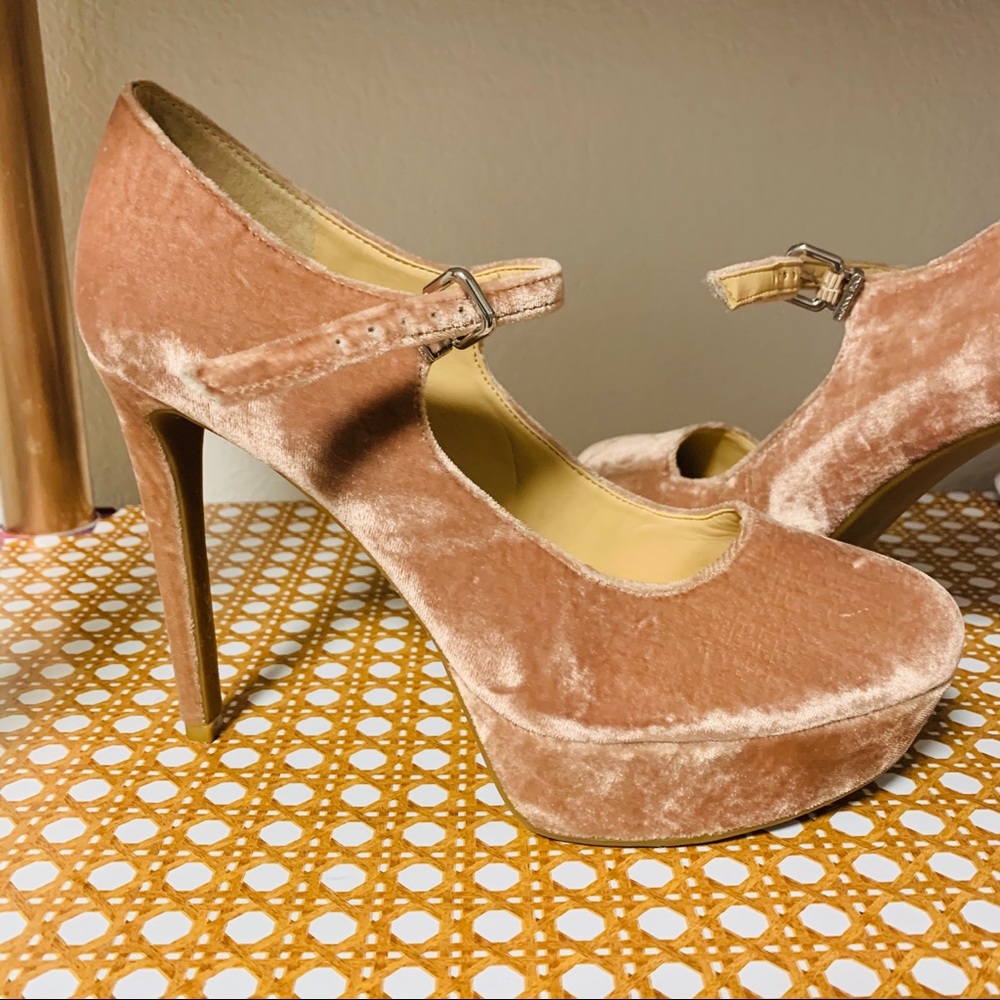 Gianni Bini velvet platform heels size 8 1/2
